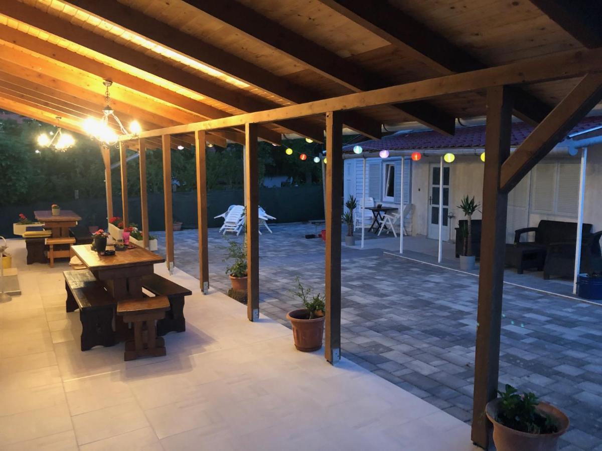 Klara Apartmanhaz Орфів Екстер'єр фото