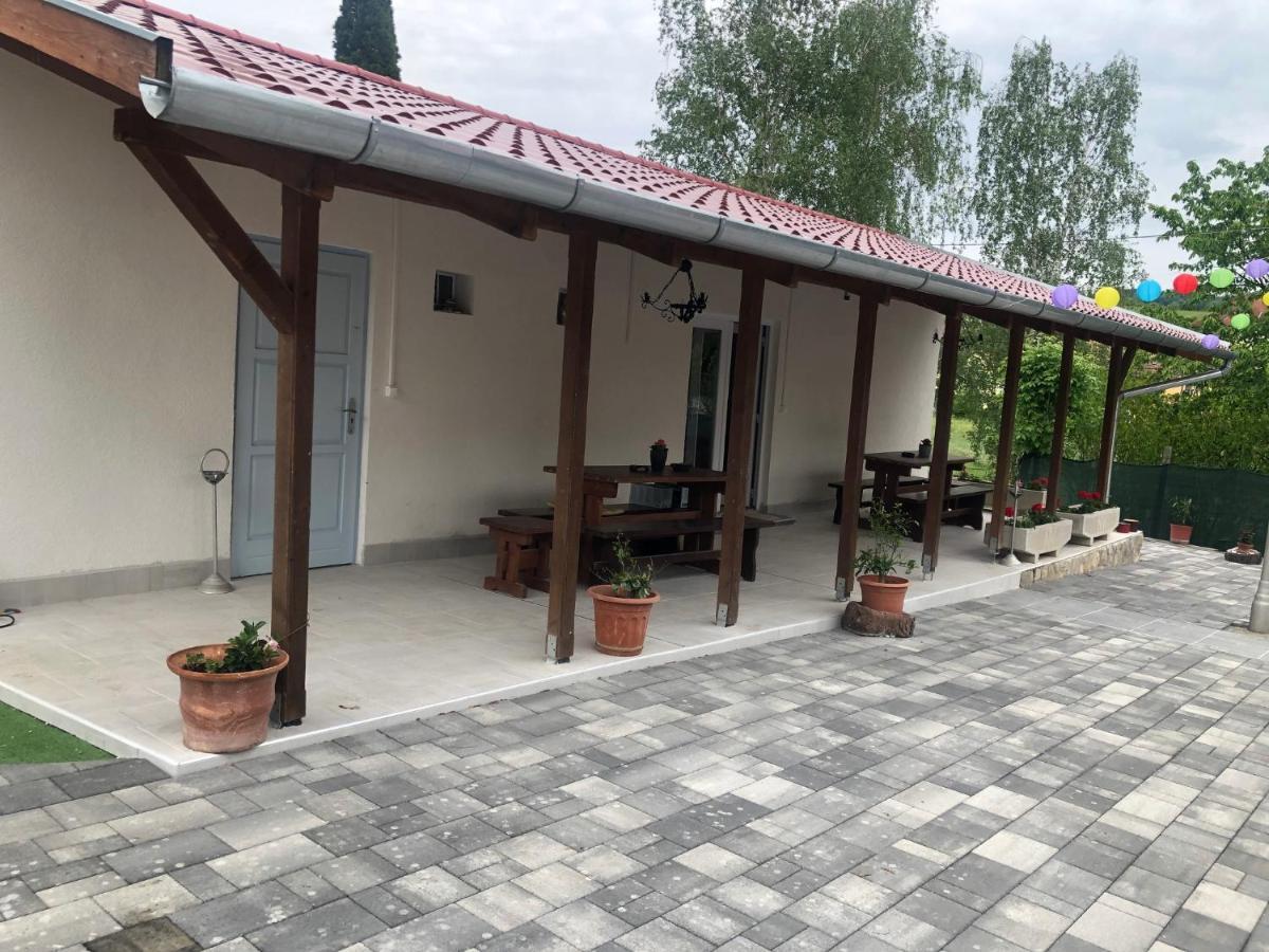 Klara Apartmanhaz Орфів Екстер'єр фото