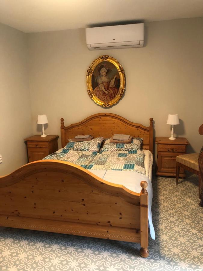 Klara Apartmanhaz Орфів Екстер'єр фото