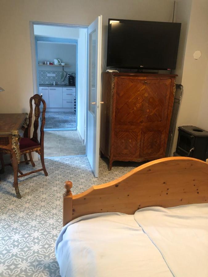 Klara Apartmanhaz Орфів Екстер'єр фото