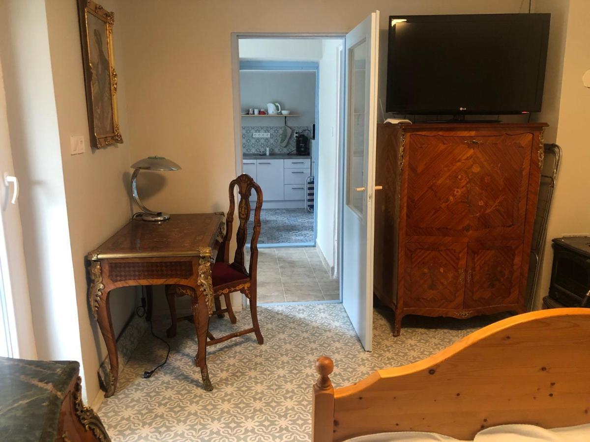 Klara Apartmanhaz Орфів Екстер'єр фото
